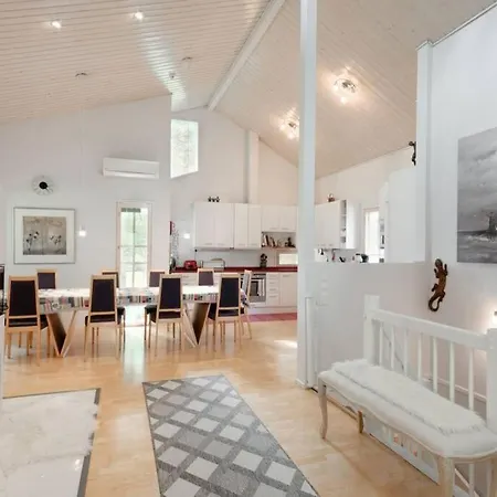 225m2 Luxurious - Large Garden - Sandy Kirkkonummi